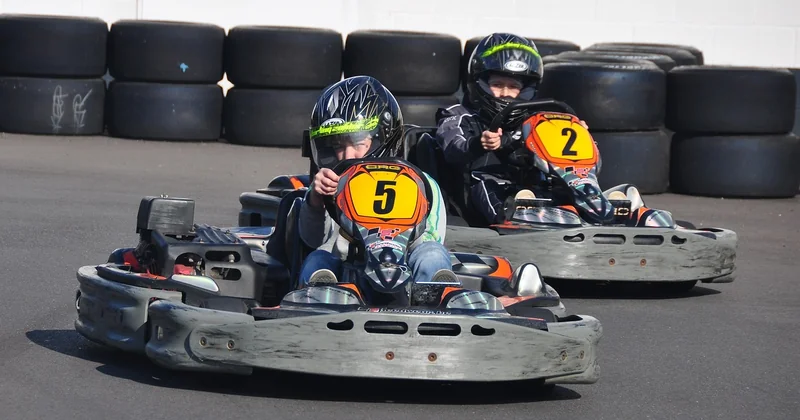 Les exercices concrets pour trouver la trajectoire idéale dans un virage serré au karting
